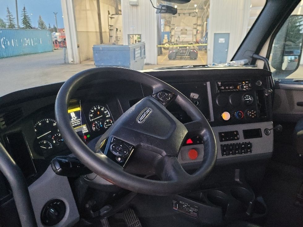 Sleeper Tractor-Heavy Duty Tractors-Freightliner-2021-T12664ST-Calgary-AB-843,264\n\t\tkm-$ 89,750 - Image 10