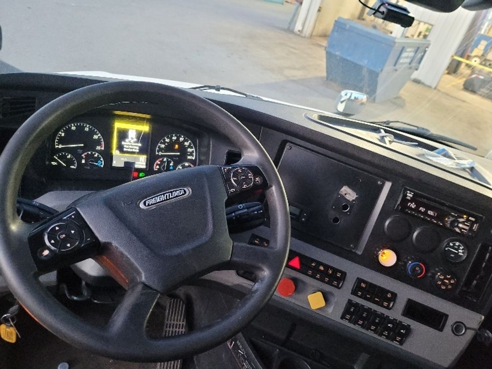Sleeper Tractor-Heavy Duty Tractors-Freightliner-2021-T12664ST-Calgary-AB-843,264\n\t\tkm-$ 89,750 - Image 11