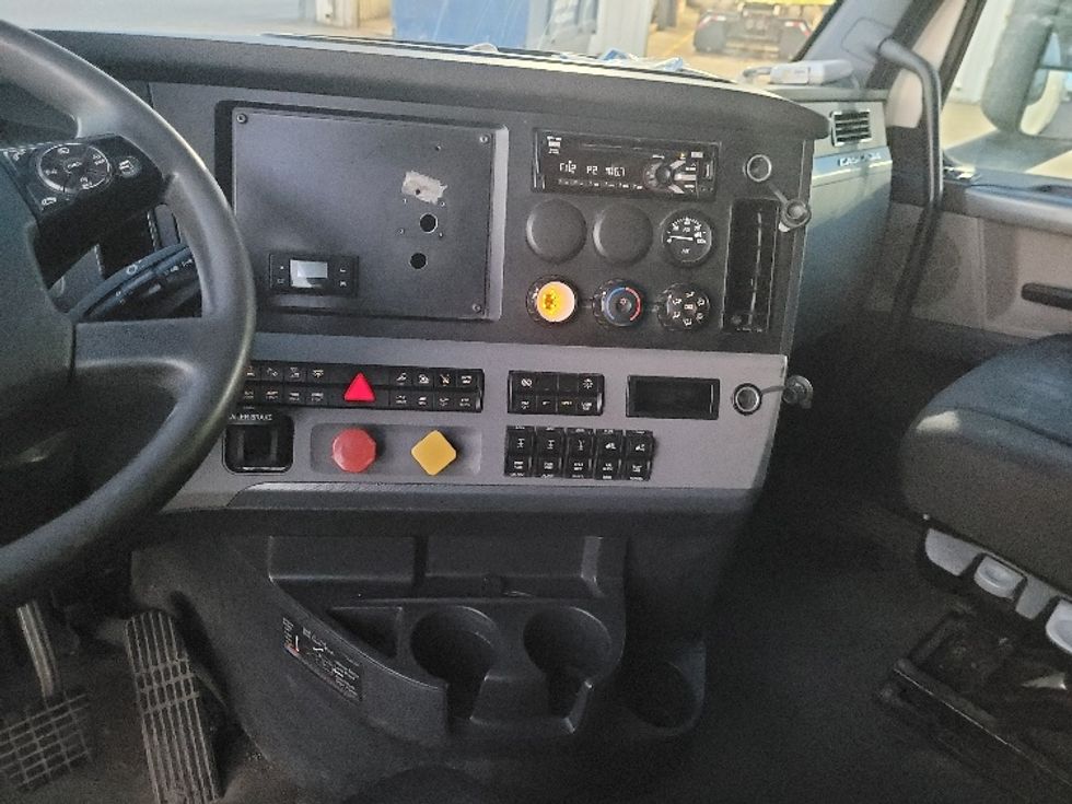 Sleeper Tractor-Heavy Duty Tractors-Freightliner-2021-T12664ST-Calgary-AB-843,264\n\t\tkm-$ 89,750 - Image 12