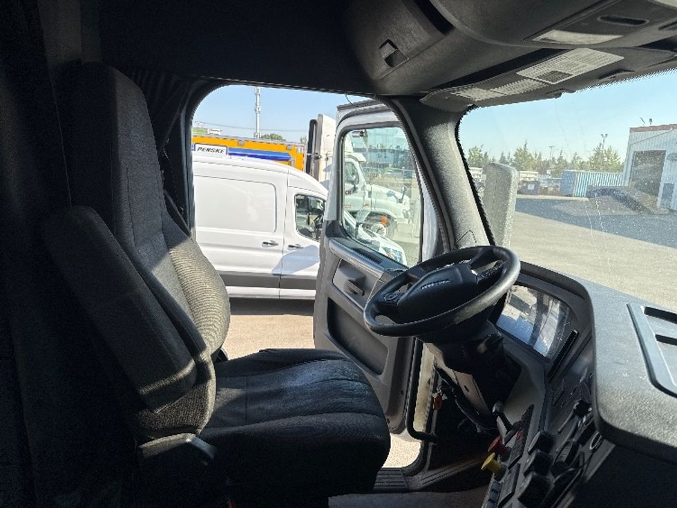 Sleeper Tractor-Heavy Duty Tractors-Freightliner-2021-T12664ST-Calgary-AB-843,264\n\t\tkm-$ 89,750 - Image 15