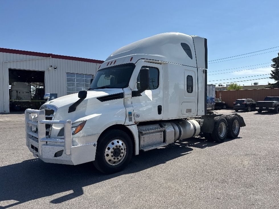 Sleeper Tractor-Heavy Duty Tractors-Freightliner-2021-T12664ST-Calgary-AB-843,264\n\t\tkm-$ 89,750 - Image 3