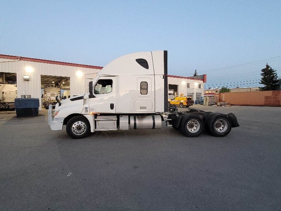 Sleeper Tractor-Heavy Duty Tractors-Freightliner-2021-T12664ST-Calgary-AB-843,264\n\t\tkm-$ 89,750 - Image 4
