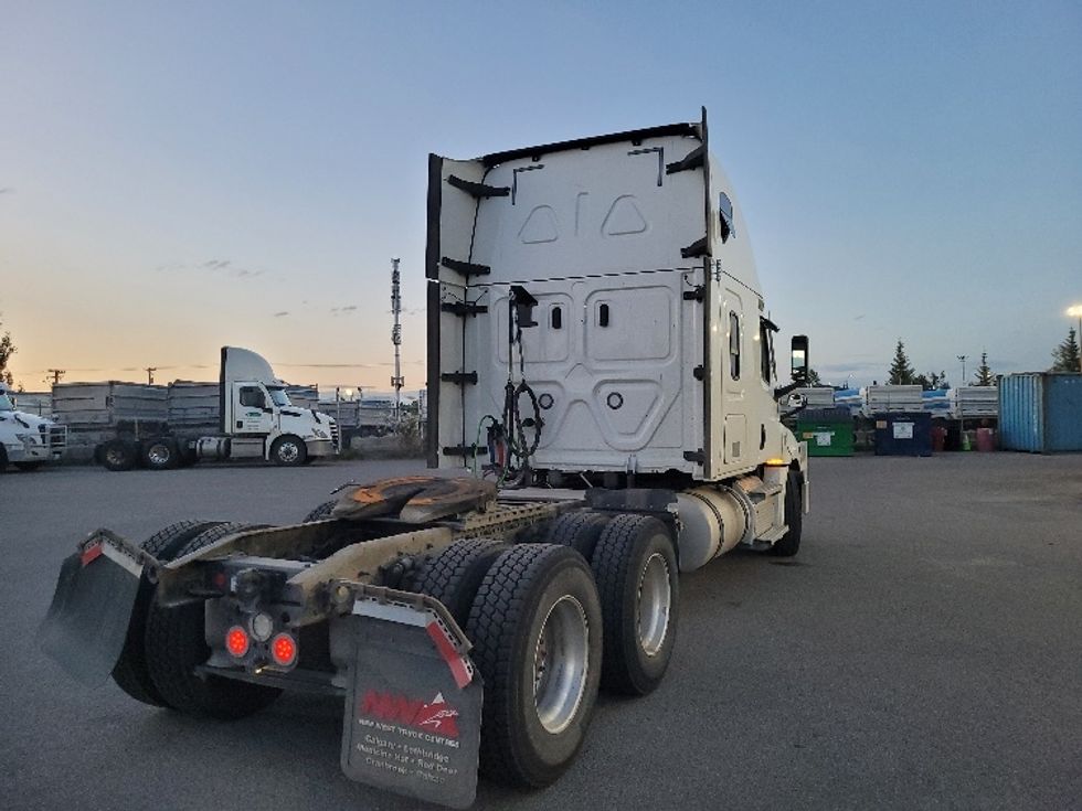 Sleeper Tractor-Heavy Duty Tractors-Freightliner-2021-T12664ST-Calgary-AB-843,264\n\t\tkm-$ 89,750 - Image 7