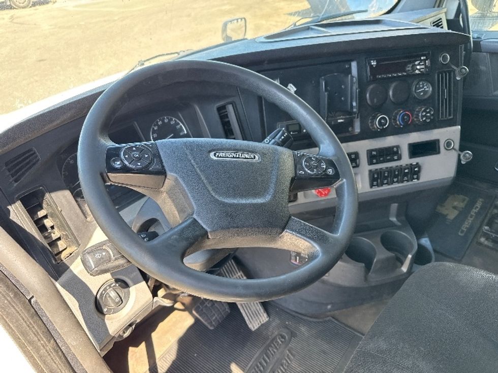 Sleeper Tractor-Heavy Duty Tractors-Freightliner-2021-T12664ST-Calgary-AB-858,266\n\t\tkm-$ 89,500 - Image 10