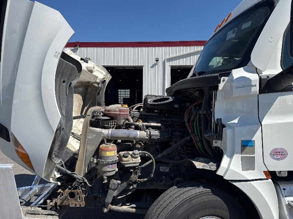 Sleeper Tractor-Heavy Duty Tractors-Freightliner-2021-T12664ST-Calgary-AB-858,266\n\t\tkm-$ 89,500 - Image 21