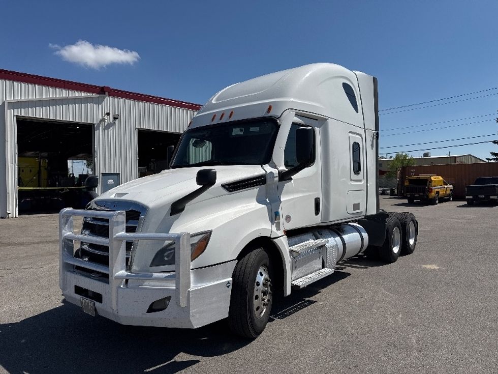 Sleeper Tractor-Heavy Duty Tractors-Freightliner-2021-T12664ST-Calgary-AB-858,266\n\t\tkm-$ 89,500 - Image 3