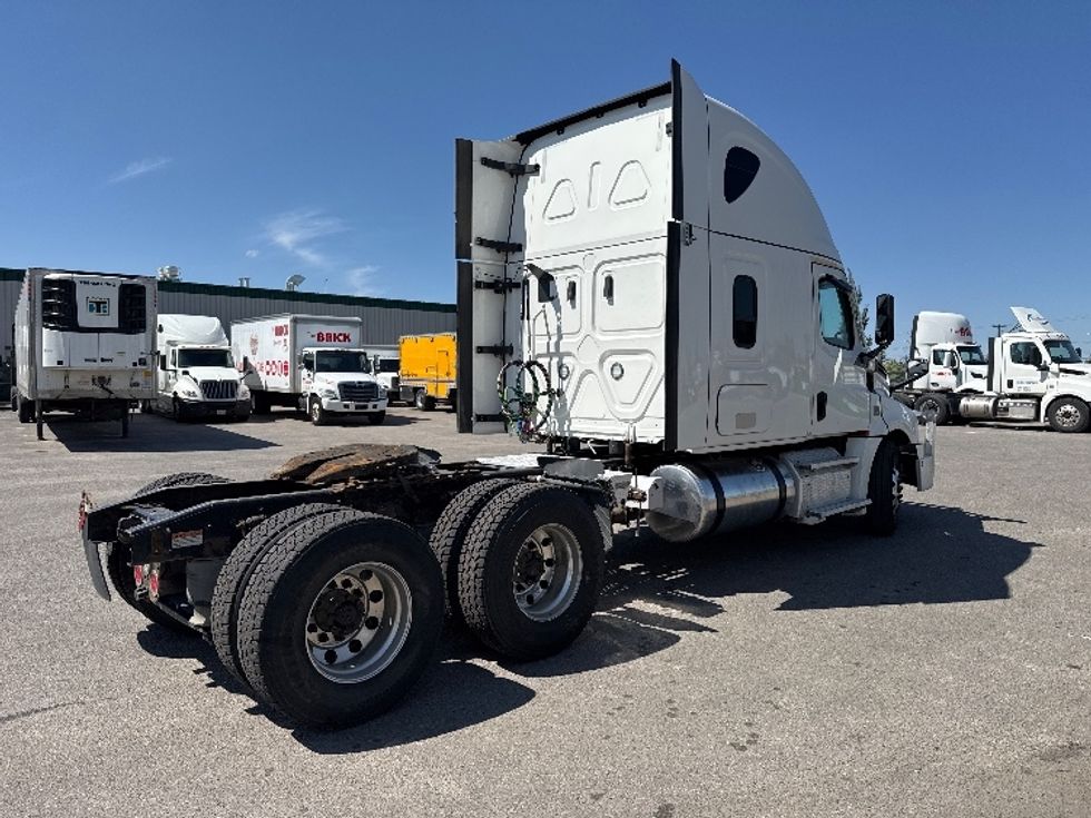 Sleeper Tractor-Heavy Duty Tractors-Freightliner-2021-T12664ST-Calgary-AB-858,266\n\t\tkm-$ 89,500 - Image 7
