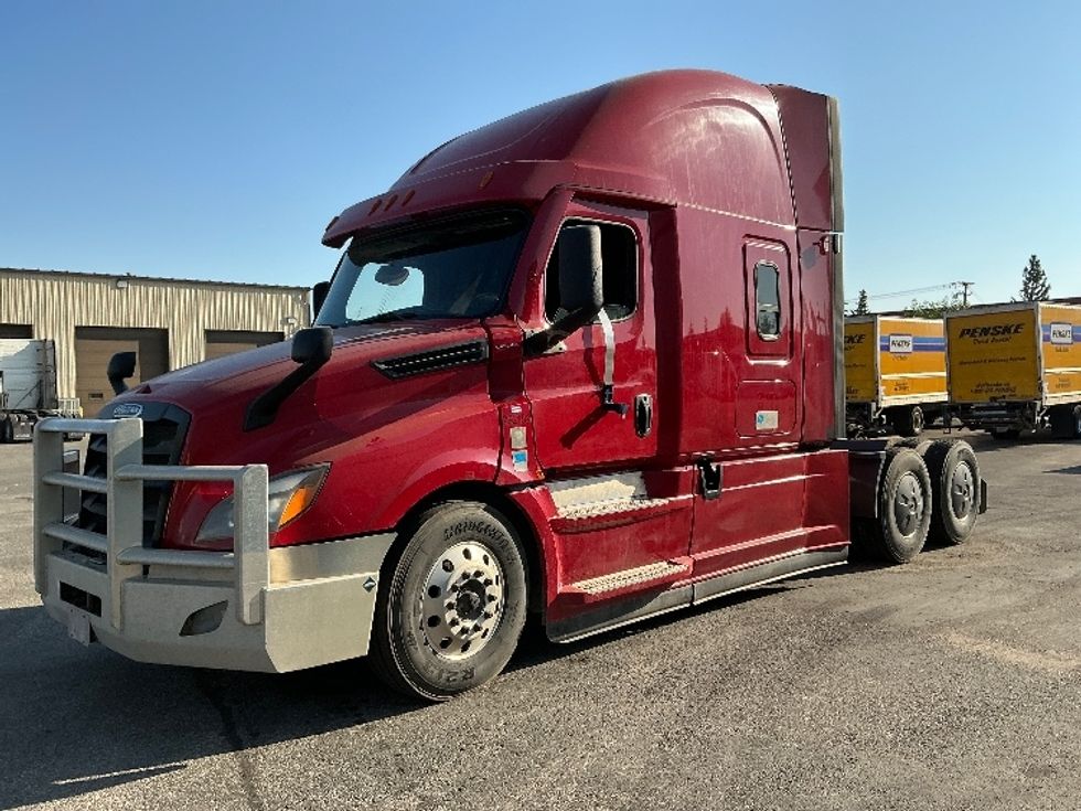 Sleeper Tractor-Heavy Duty Tractors-Freightliner-2021-T12664ST-Calgary-AB-862,235\n\t\tkm-$ 79,000 - Image 3
