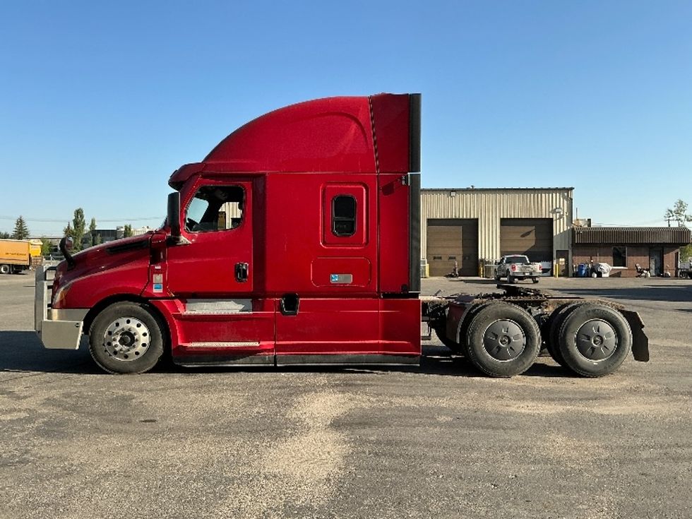 Sleeper Tractor-Heavy Duty Tractors-Freightliner-2021-T12664ST-Calgary-AB-862,235\n\t\tkm-$ 79,000 - Image 4