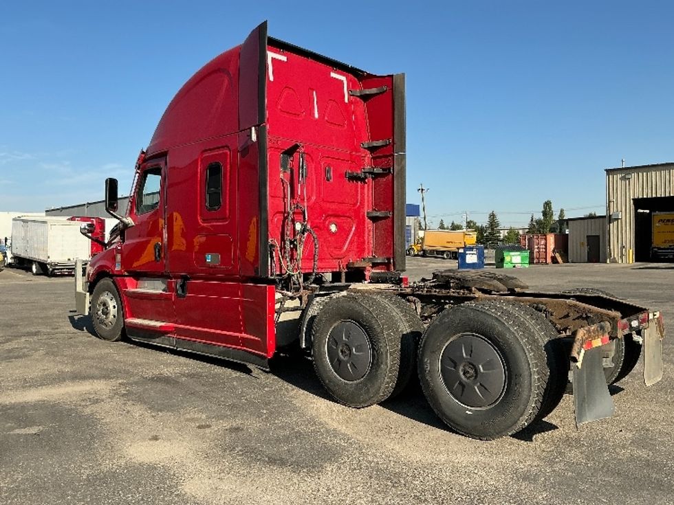Sleeper Tractor-Heavy Duty Tractors-Freightliner-2021-T12664ST-Calgary-AB-862,235\n\t\tkm-$ 79,000 - Image 5
