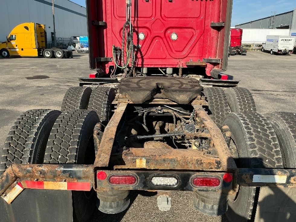 Sleeper Tractor-Heavy Duty Tractors-Freightliner-2021-T12664ST-Calgary-AB-862,235\n\t\tkm-$ 79,000 - Image 6