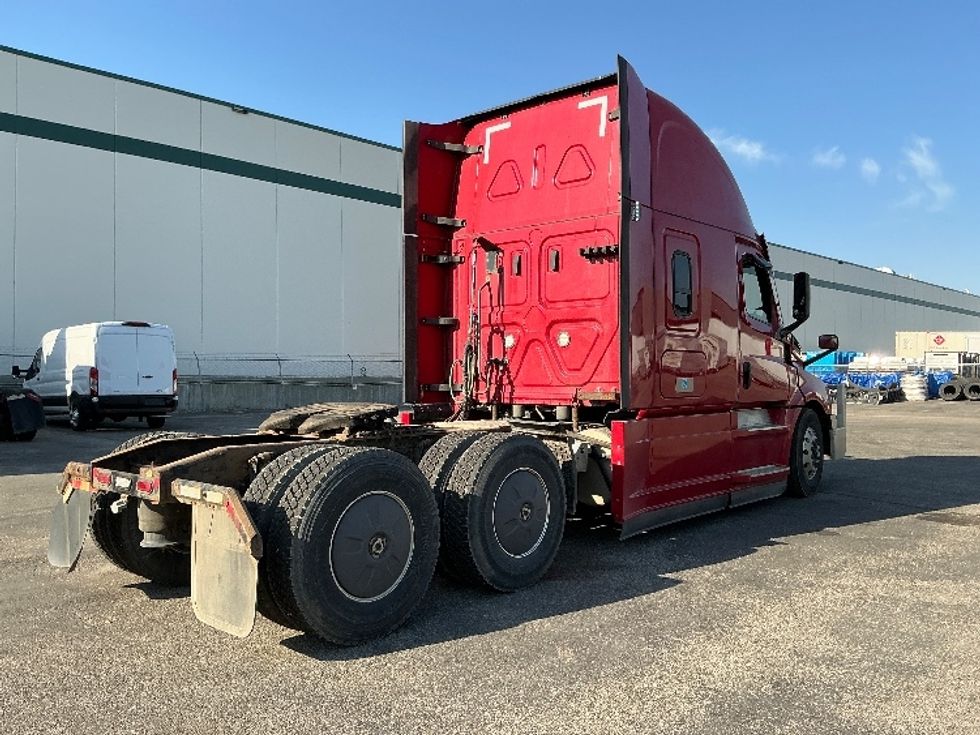Sleeper Tractor-Heavy Duty Tractors-Freightliner-2021-T12664ST-Calgary-AB-862,235\n\t\tkm-$ 79,000 - Image 7