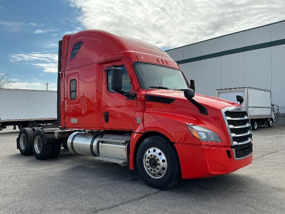 Sleeper Tractor-Heavy Duty Tractors-Freightliner-2021-T12664ST-Calgary-AB-889,297\n\t\tkm-$ 60,500 - Image 1