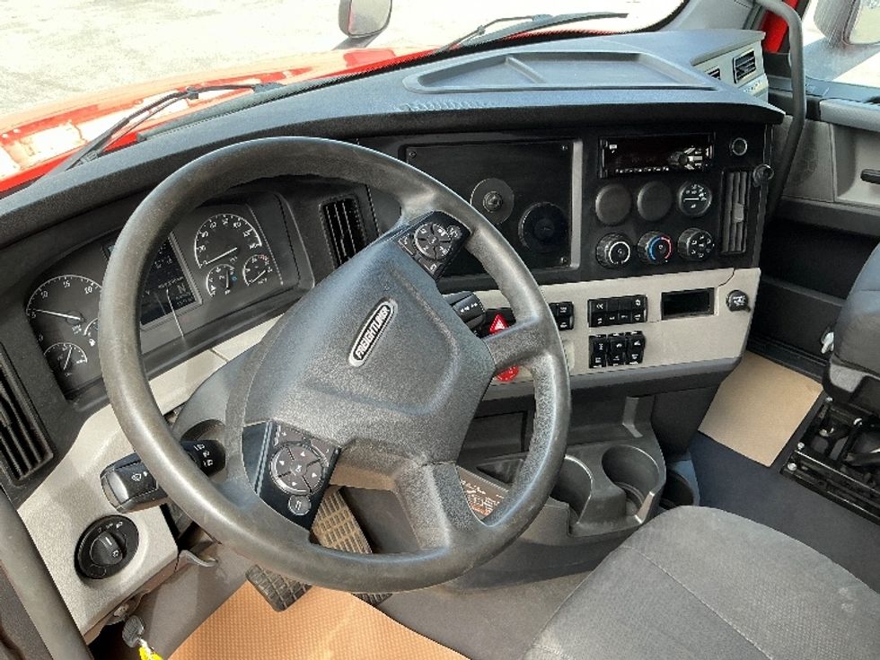 Sleeper Tractor-Heavy Duty Tractors-Freightliner-2021-T12664ST-Calgary-AB-889,297\n\t\tkm-$ 60,500 - Image 10