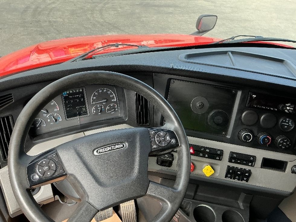 Sleeper Tractor-Heavy Duty Tractors-Freightliner-2021-T12664ST-Calgary-AB-889,297\n\t\tkm-$ 60,500 - Image 11