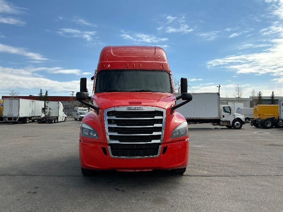 Sleeper Tractor-Heavy Duty Tractors-Freightliner-2021-T12664ST-Calgary-AB-889,297\n\t\tkm-$ 60,500 - Image 2