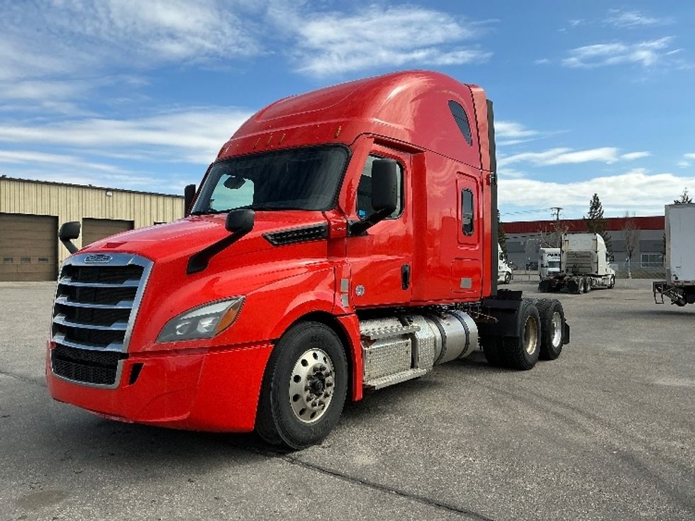Sleeper Tractor-Heavy Duty Tractors-Freightliner-2021-T12664ST-Calgary-AB-889,297\n\t\tkm-$ 60,500 - Image 3