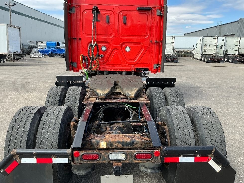 Sleeper Tractor-Heavy Duty Tractors-Freightliner-2021-T12664ST-Calgary-AB-889,297\n\t\tkm-$ 60,500 - Image 6