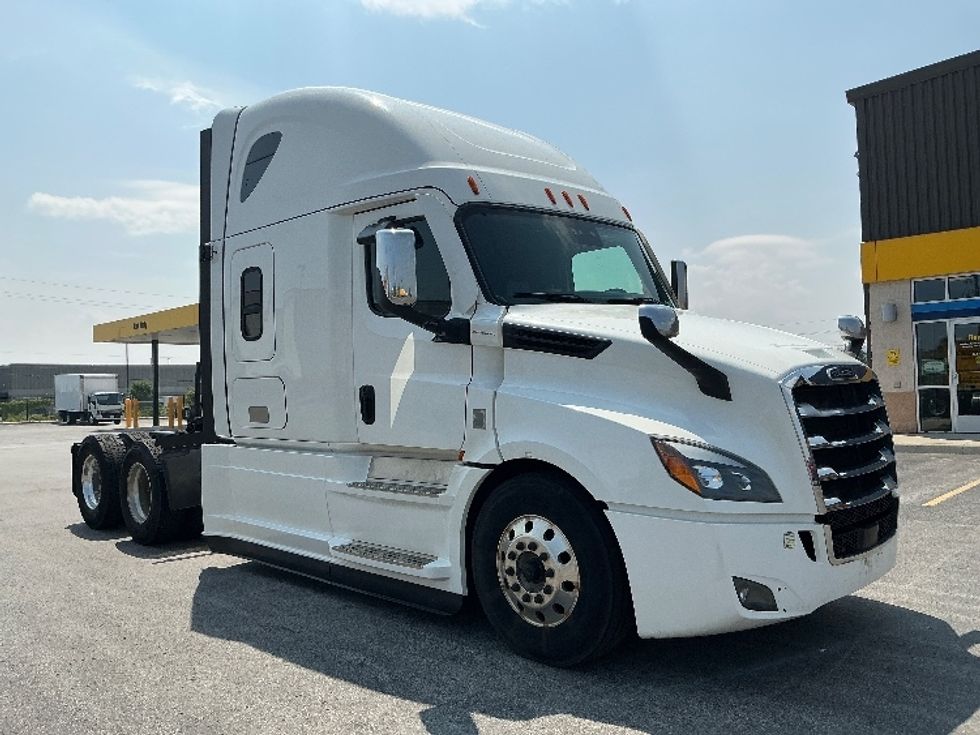 Sleeper Tractor-Heavy Duty Tractors-Freightliner-2021-T12664ST-Cambridge-ON-800,532\n\t\tkm-$ 86,500 - Image 1