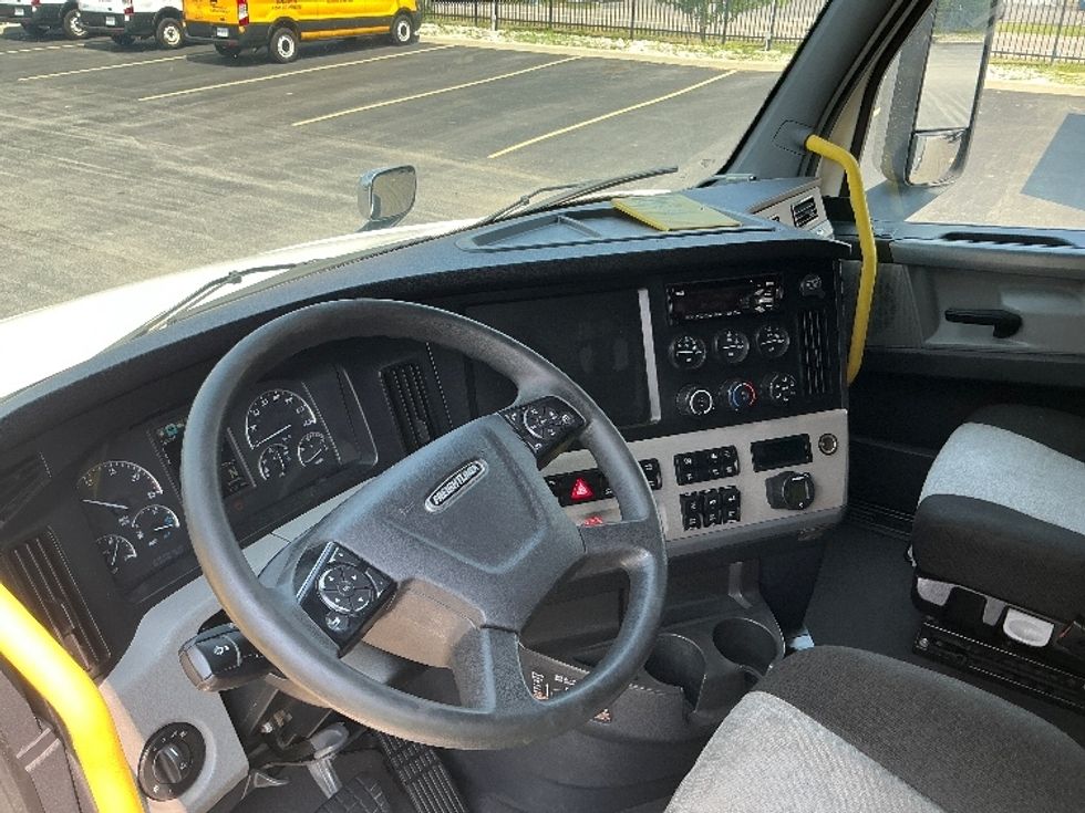Sleeper Tractor-Heavy Duty Tractors-Freightliner-2021-T12664ST-Cambridge-ON-800,532\n\t\tkm-$ 86,500 - Image 10
