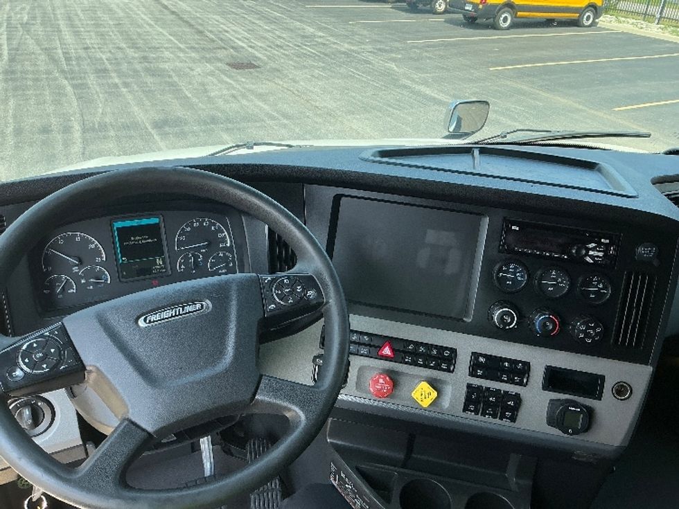 Sleeper Tractor-Heavy Duty Tractors-Freightliner-2021-T12664ST-Cambridge-ON-800,532\n\t\tkm-$ 86,500 - Image 11