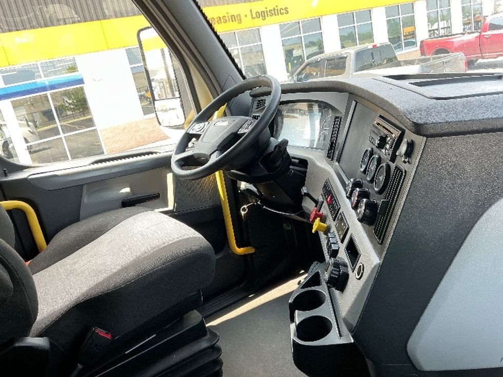 Sleeper Tractor-Heavy Duty Tractors-Freightliner-2021-T12664ST-Cambridge-ON-800,532\n\t\tkm-$ 86,500 - Image 15