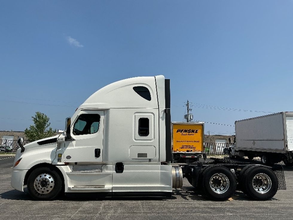 Sleeper Tractor-Heavy Duty Tractors-Freightliner-2021-T12664ST-Cambridge-ON-800,532\n\t\tkm-$ 86,500 - Image 4
