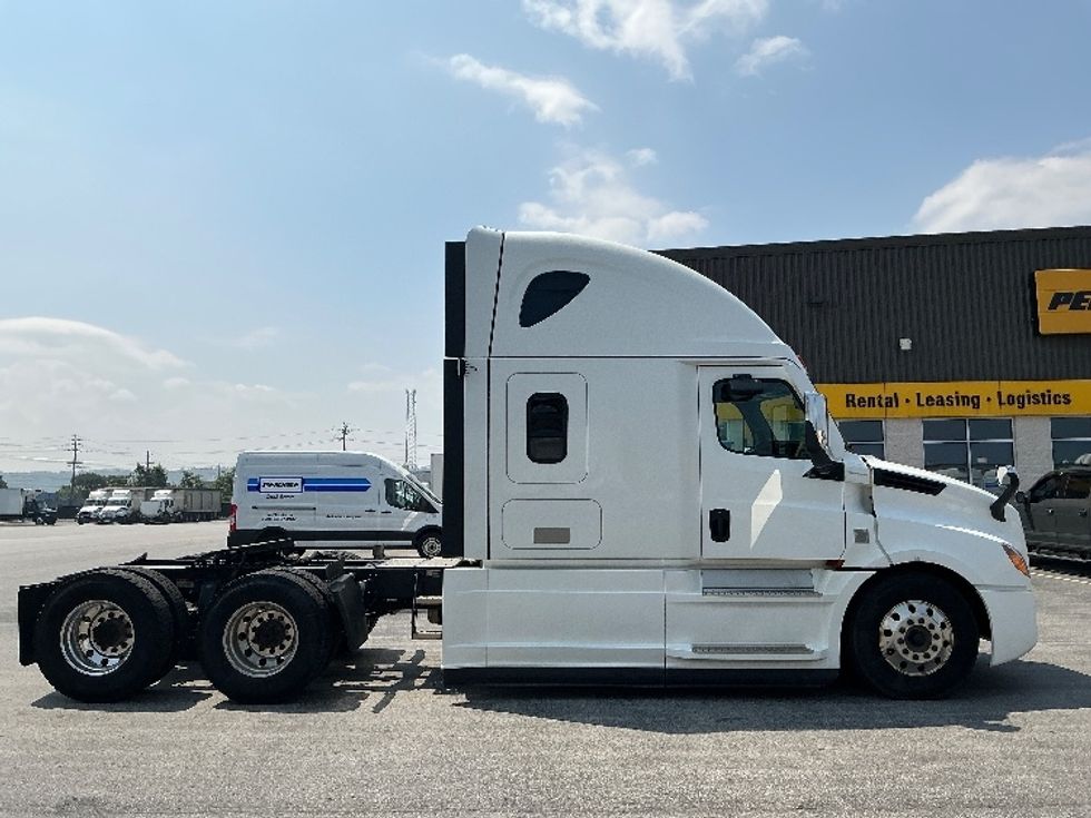Sleeper Tractor-Heavy Duty Tractors-Freightliner-2021-T12664ST-Cambridge-ON-800,532\n\t\tkm-$ 86,500 - Image 8