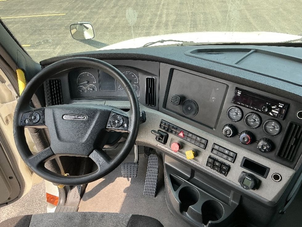 Sleeper Tractor-Heavy Duty Tractors-Freightliner-2021-T12664ST-Cambridge-ON-800,776\n\t\tkm-$ 86,500 - Image 11