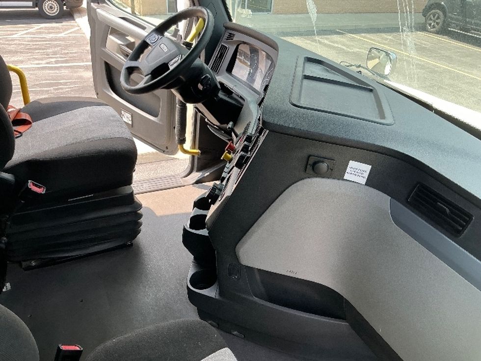 Sleeper Tractor-Heavy Duty Tractors-Freightliner-2021-T12664ST-Cambridge-ON-800,776\n\t\tkm-$ 86,500 - Image 15