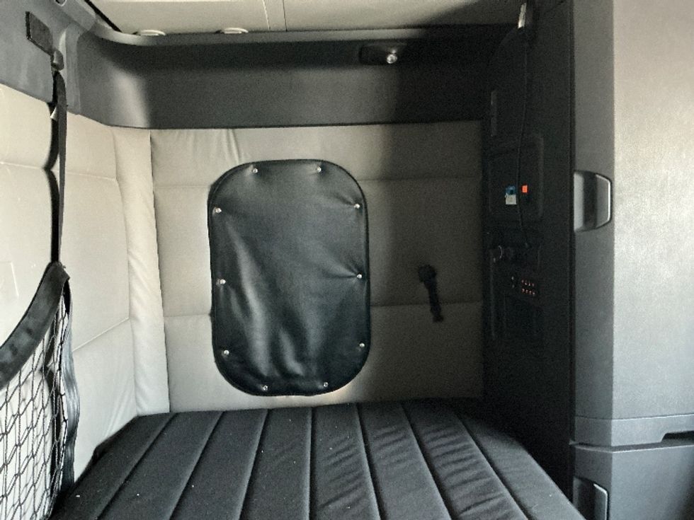 Sleeper Tractor-Heavy Duty Tractors-Freightliner-2021-T12664ST-Cambridge-ON-800,776\n\t\tkm-$ 86,500 - Image 18