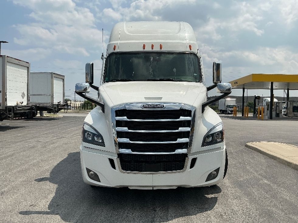 Sleeper Tractor-Heavy Duty Tractors-Freightliner-2021-T12664ST-Cambridge-ON-800,776\n\t\tkm-$ 86,500 - Image 2