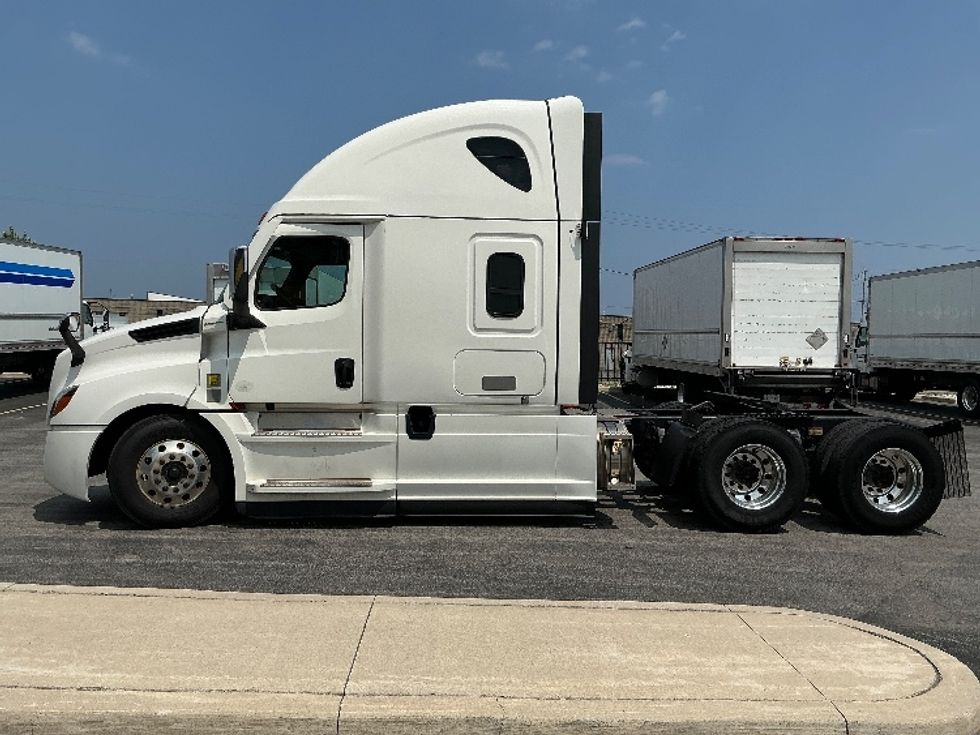 Sleeper Tractor-Heavy Duty Tractors-Freightliner-2021-T12664ST-Cambridge-ON-800,776\n\t\tkm-$ 86,500 - Image 4