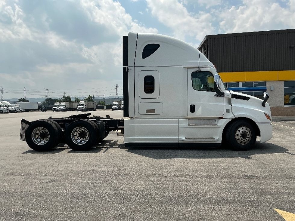 Sleeper Tractor-Heavy Duty Tractors-Freightliner-2021-T12664ST-Cambridge-ON-800,776\n\t\tkm-$ 86,500 - Image 8