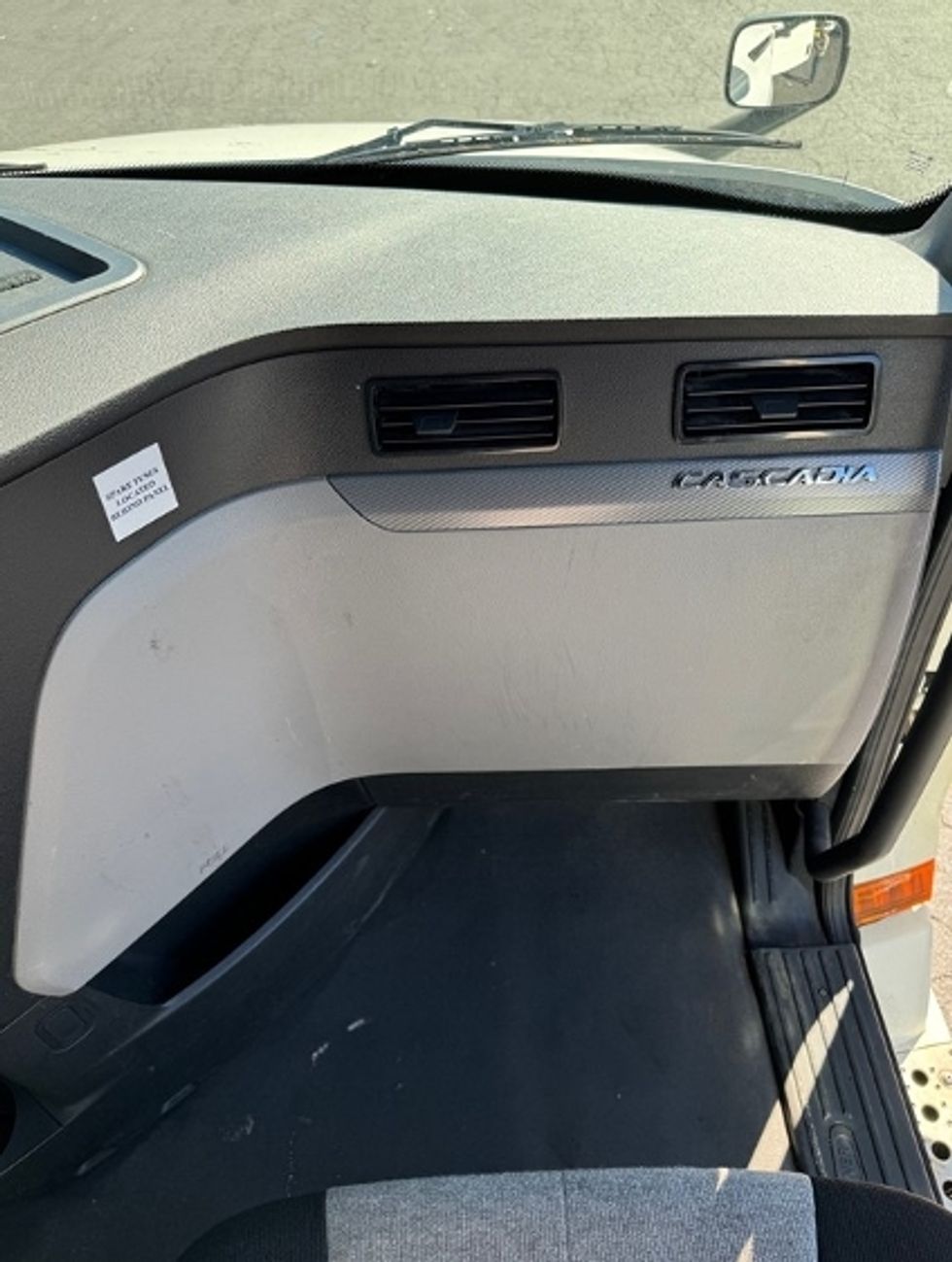 Sleeper Tractor-Heavy Duty Tractors-Freightliner-2021-T12664ST-Capitol Heights-MD-525,421\n\t\tmiles-$ 60,000 - Image 14