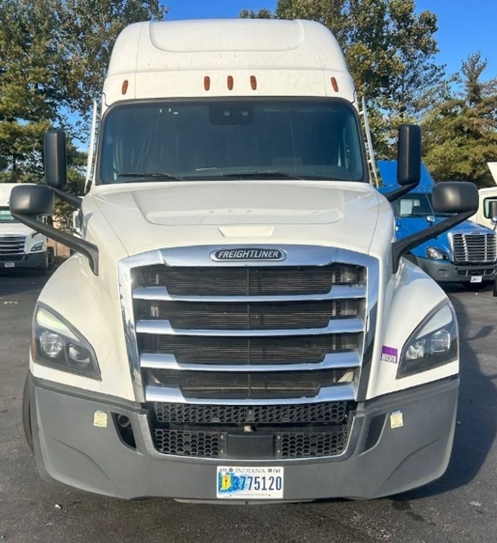 Sleeper Tractor-Heavy Duty Tractors-Freightliner-2021-T12664ST-Capitol Heights-MD-525,421\n\t\tmiles-$ 60,000 - Image 2