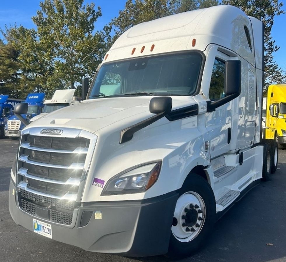Sleeper Tractor-Heavy Duty Tractors-Freightliner-2021-T12664ST-Capitol Heights-MD-525,421\n\t\tmiles-$ 60,000 - Image 3