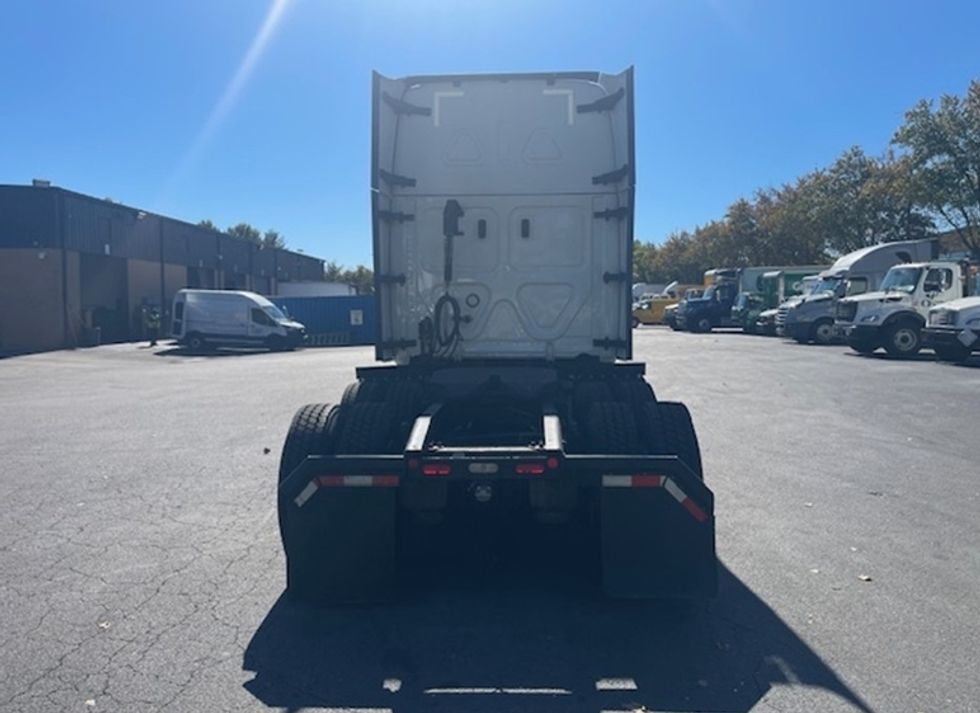 Sleeper Tractor-Heavy Duty Tractors-Freightliner-2021-T12664ST-Capitol Heights-MD-525,421\n\t\tmiles-$ 60,000 - Image 6