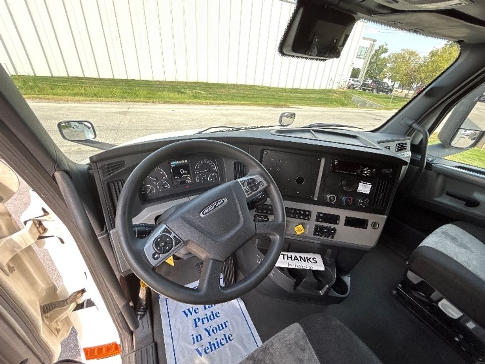 Sleeper Tractor-Heavy Duty Tractors-Freightliner-2021-T12664ST-Capitol Heights-MD-616,904\n\t\tmiles-$ 52,250 - Image 10