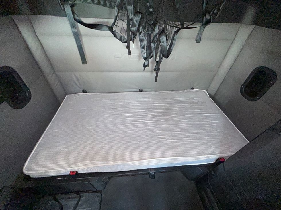 Sleeper Tractor-Heavy Duty Tractors-Freightliner-2021-T12664ST-Capitol Heights-MD-616,904\n\t\tmiles-$ 52,250 - Image 17