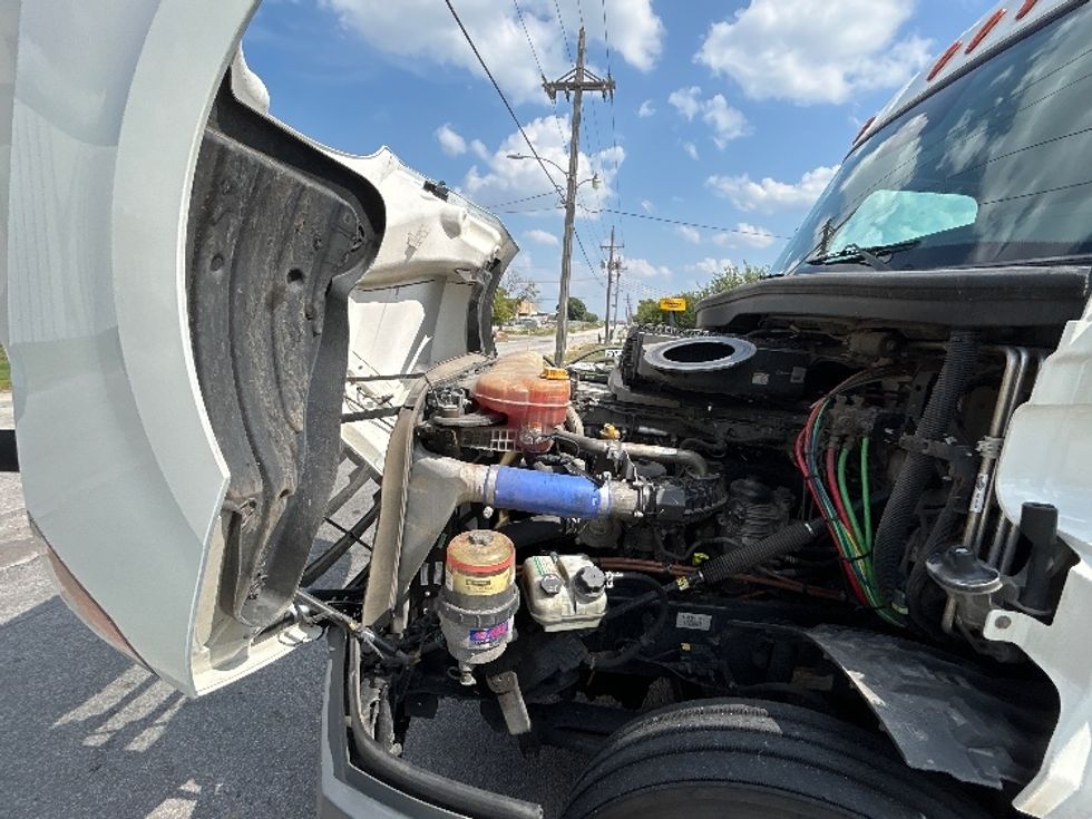 Sleeper Tractor-Heavy Duty Tractors-Freightliner-2021-T12664ST-Capitol Heights-MD-616,904\n\t\tmiles-$ 52,250 - Image 21