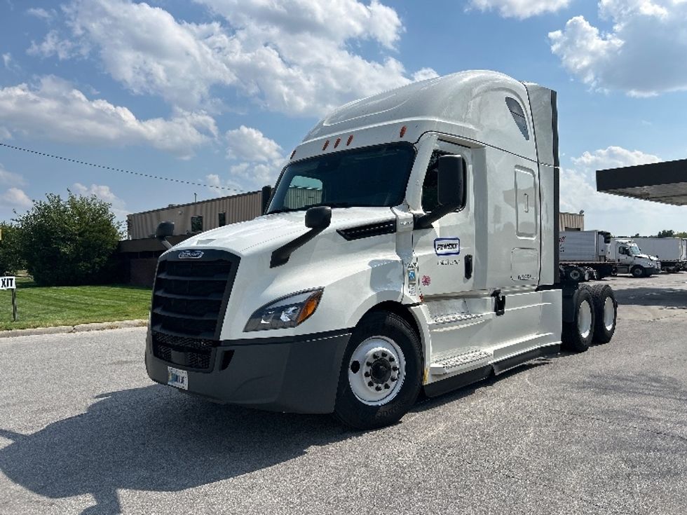 Sleeper Tractor-Heavy Duty Tractors-Freightliner-2021-T12664ST-Capitol Heights-MD-616,904\n\t\tmiles-$ 52,250 - Image 3