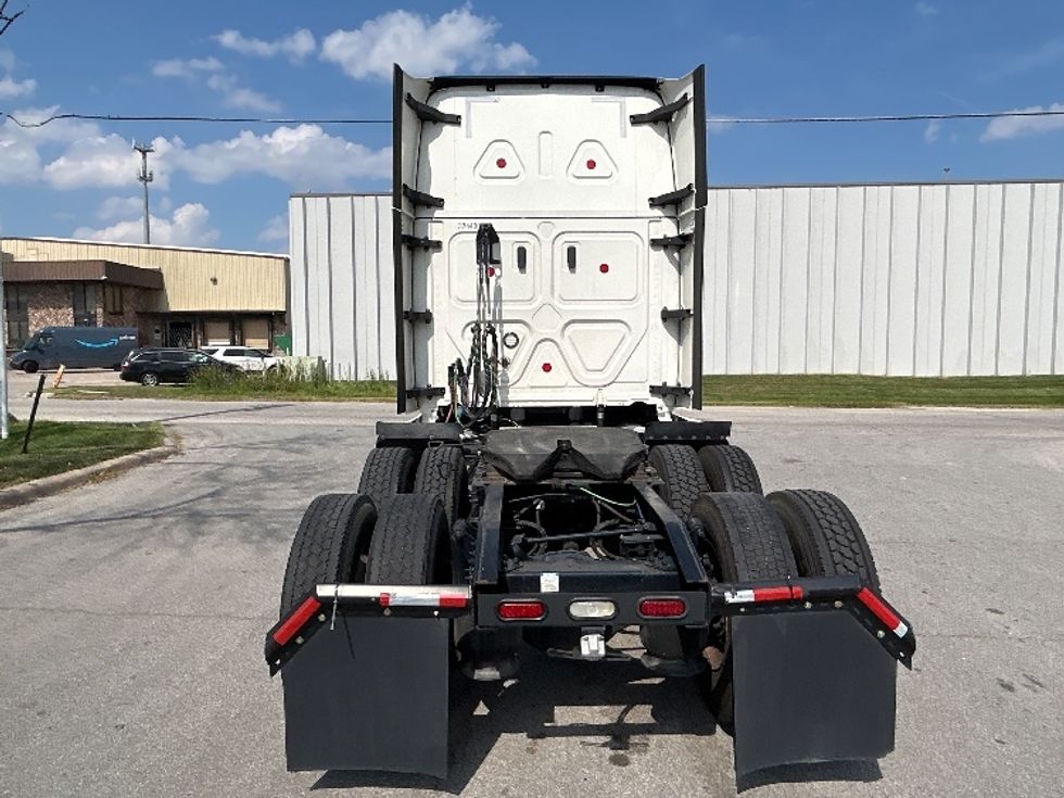 Sleeper Tractor-Heavy Duty Tractors-Freightliner-2021-T12664ST-Capitol Heights-MD-616,904\n\t\tmiles-$ 52,250 - Image 6