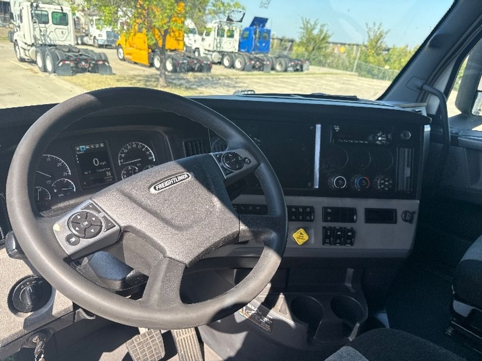 Sleeper Tractor-Heavy Duty Tractors-Freightliner-2021-T12664ST-Carrollton-TX-518,461\n\t\tmiles-$ 66,750 - Image 11