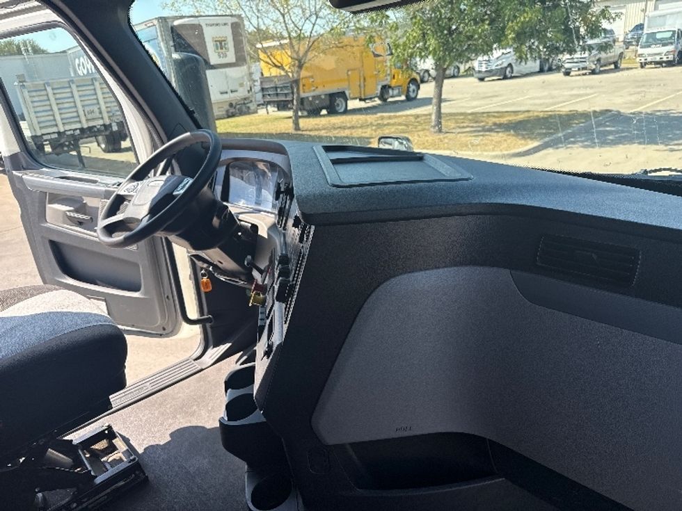 Sleeper Tractor-Heavy Duty Tractors-Freightliner-2021-T12664ST-Carrollton-TX-518,461\n\t\tmiles-$ 66,750 - Image 15