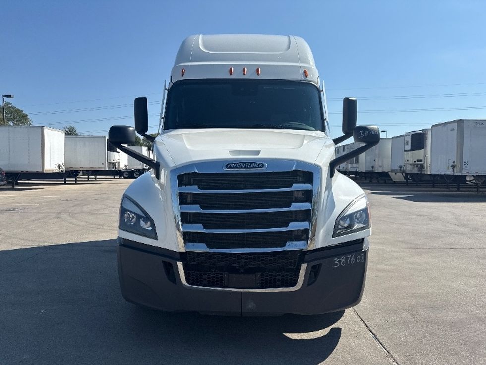 Sleeper Tractor-Heavy Duty Tractors-Freightliner-2021-T12664ST-Carrollton-TX-518,461\n\t\tmiles-$ 66,750 - Image 2