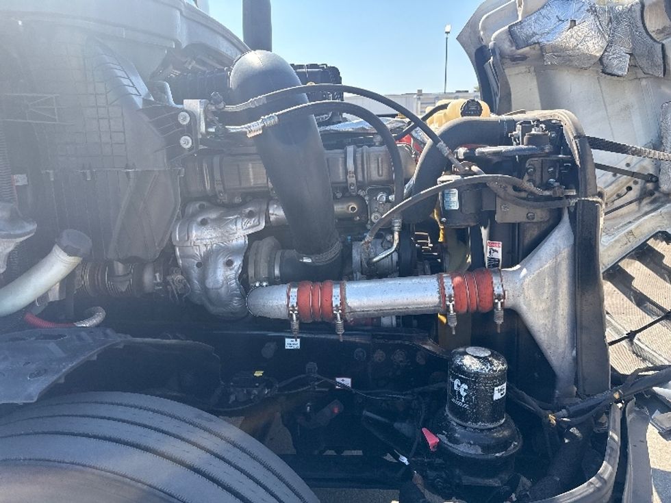 Sleeper Tractor-Heavy Duty Tractors-Freightliner-2021-T12664ST-Carrollton-TX-518,461\n\t\tmiles-$ 66,750 - Image 20