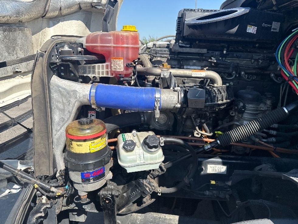 Sleeper Tractor-Heavy Duty Tractors-Freightliner-2021-T12664ST-Carrollton-TX-518,461\n\t\tmiles-$ 66,750 - Image 21