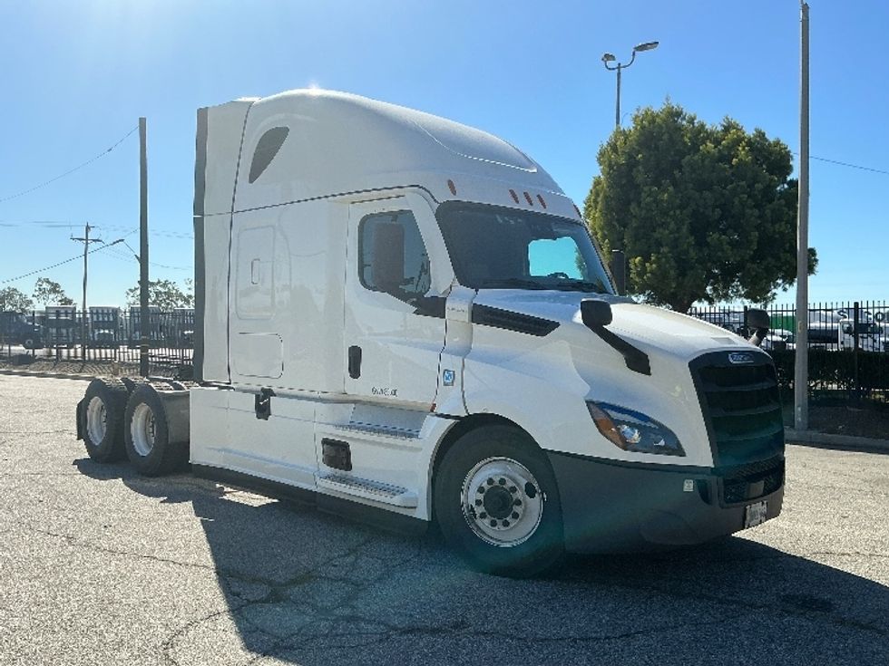 Sleeper Tractor-Heavy Duty Tractors-Freightliner-2021-T12664ST-Carson-CA-544,746\n\t\tmiles-$ 64,250 - Image 1