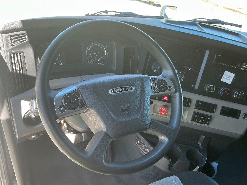 Sleeper Tractor-Heavy Duty Tractors-Freightliner-2021-T12664ST-Carson-CA-544,746\n\t\tmiles-$ 64,250 - Image 10